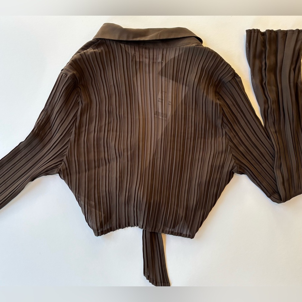 Urban Outfitters Chocolate Brown ‘Rachel’ Plisse Top With Front Tie - Picture 3 of 10